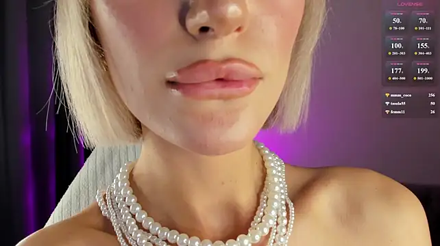Ice_Strawberry stripchat live cam model