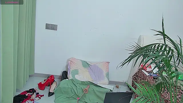 Solsken_ stripchat live cam model