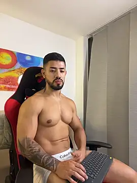 Ezzio_Scolaro stripchat live cam model