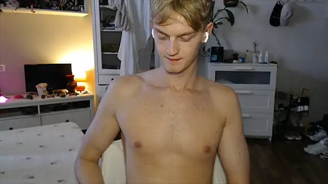 Daniel_yamm stripchat live cam model