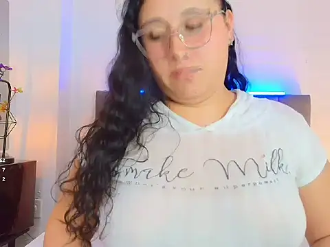 Moonnblue_ stripchat live cam model
