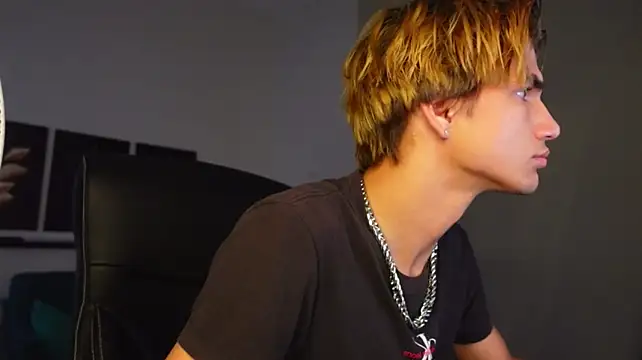 Denis_Wu stripchat live cam model