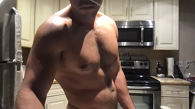 BigGuyMuscle stripchat live cam model