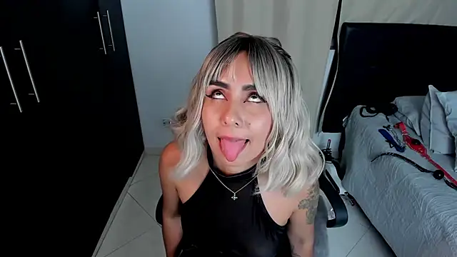 Emilyvalk_ stripchat live cam model