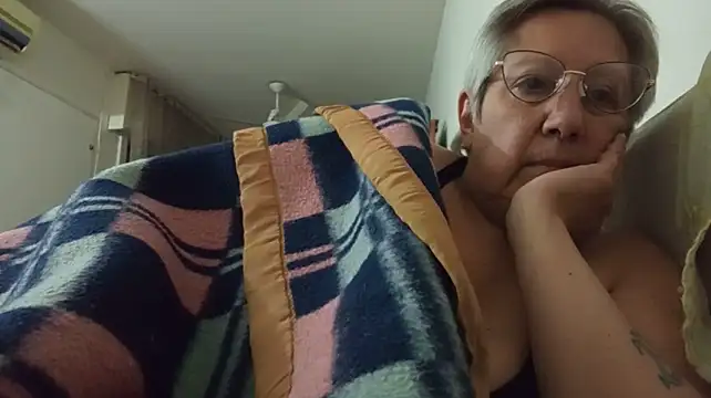 Marce1903 stripchat live cam model