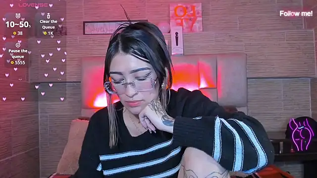 mia_devine_ stripchat live cam model