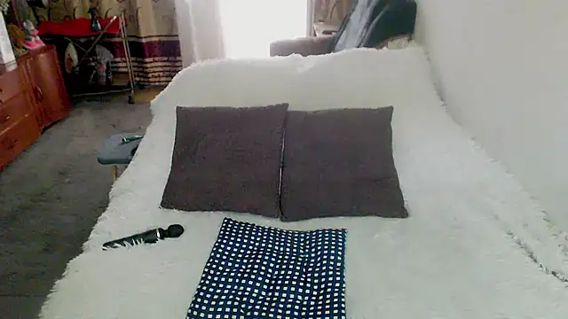 Juliamodest1 stripchat live cam model
