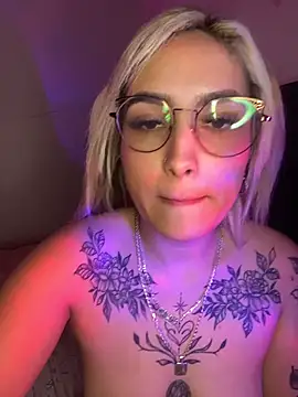 rubiaaqueen stripchat live cam model