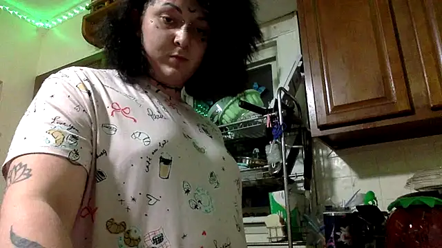 CurvyTrans2002 stripchat live cam model