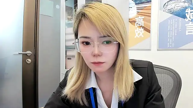 KKMM168 stripchat live cam model
