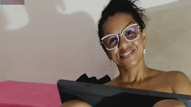 Catherine-browm stripchat live cam model