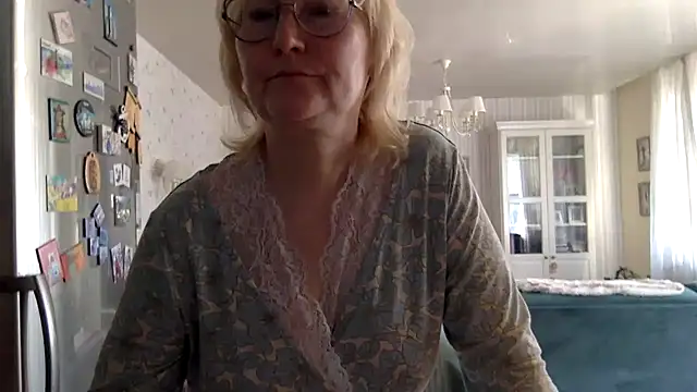 Zeyona stripchat live cam model