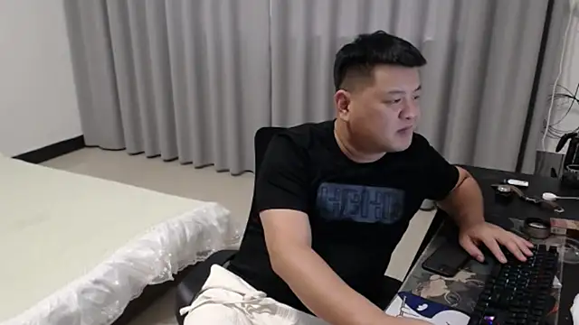 zhang1118 stripchat live cam model