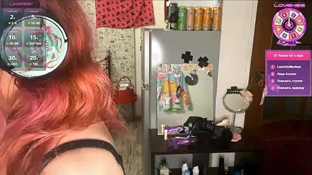 RedKittySquirrel stripchat live cam model