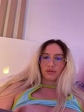 mollyxxx stripchat live cam model
