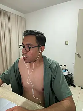 AdrianGarcia89 stripchat live cam model