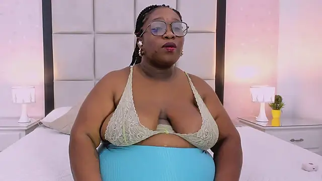 TreisyVixen stripchat live cam model