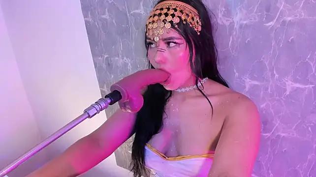 pocahontaslatinaa stripchat live cam model