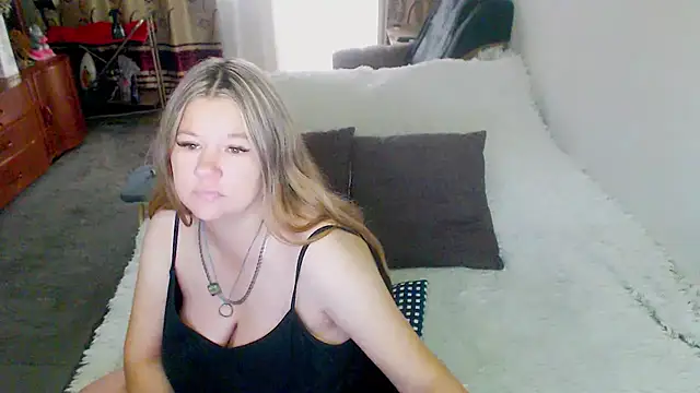 Juliamodest1 stripchat live cam model