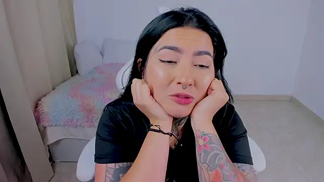heeyy_kitty stripchat live cam model