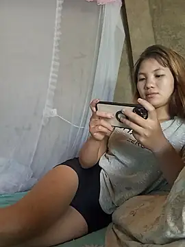 late2004 stripchat live cam model