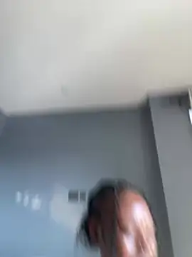 Sis27 stripchat live cam model