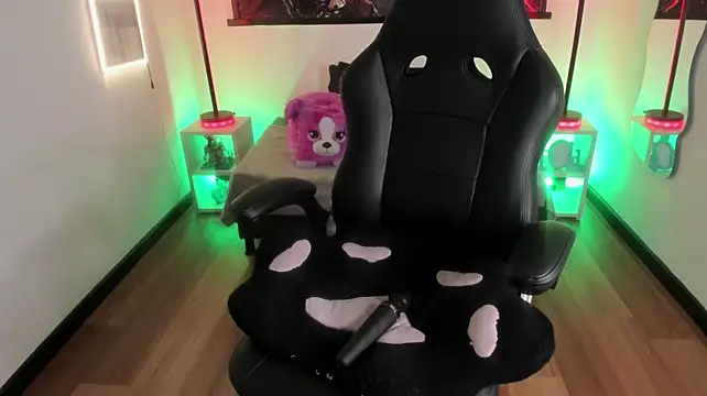 lucky-leah stripchat live cam model