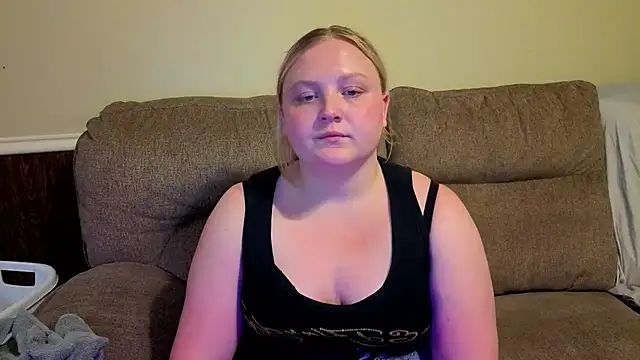 PhatAssBlond stripchat live cam model
