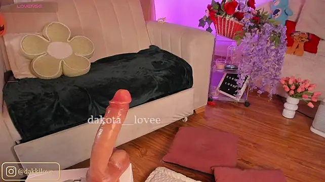 DAKOTA_LOVEE stripchat live cam model