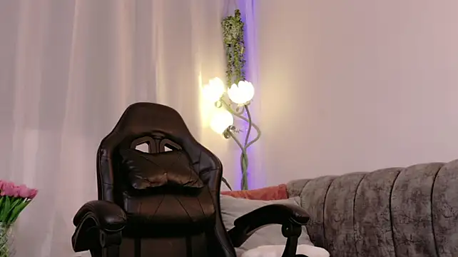 samiradoll stripchat live cam model