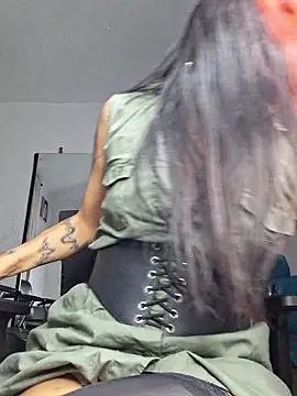 carolinerue stripchat live cam model