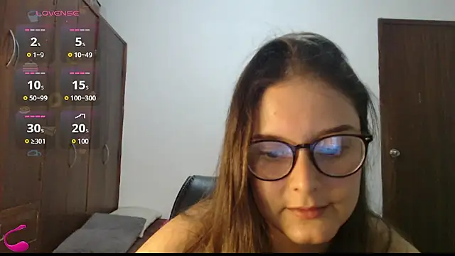 MadieeLorez stripchat live cam model