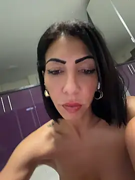Yasmiinee stripchat live cam model