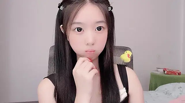 Yoyo33355 stripchat live cam model