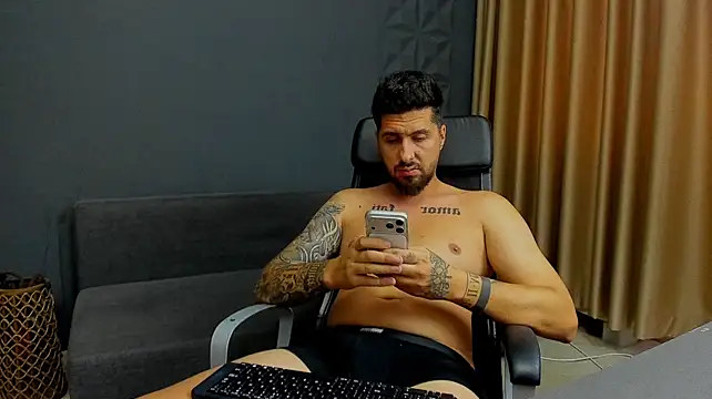 LoganStroud stripchat live cam model