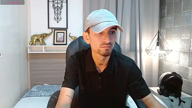 MykeCastle stripchat live cam model