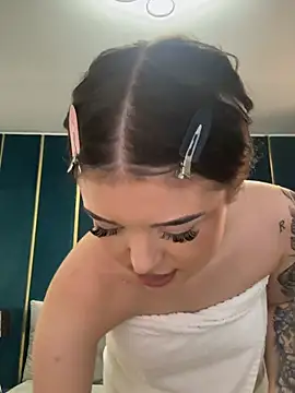 KenzieLou stripchat live cam model