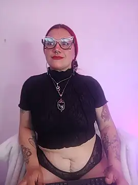 Batthory_miaa stripchat live cam model