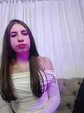 EmmillyQueen stripchat live cam model