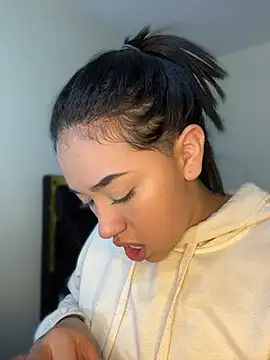 Issa_rodriguez stripchat live cam model