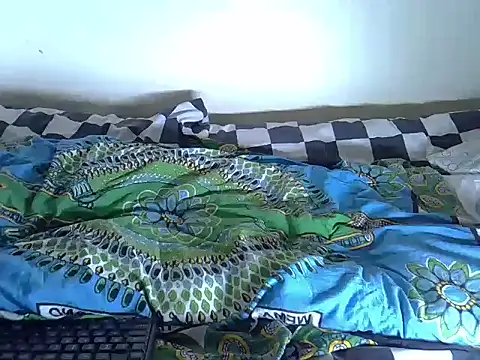 sweetmilano stripchat live cam model