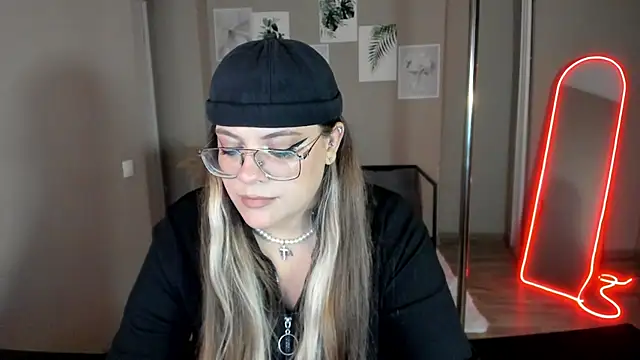 MiraTorson stripchat live cam model