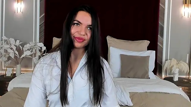 CamillaLarson stripchat live cam model