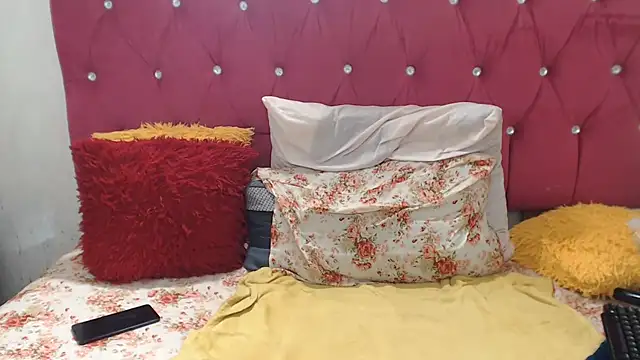 PEACHESX25x stripchat live cam model