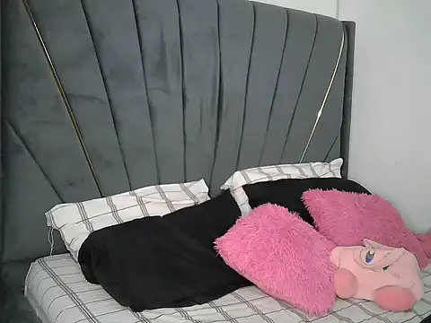 Queenb_2 stripchat live cam model