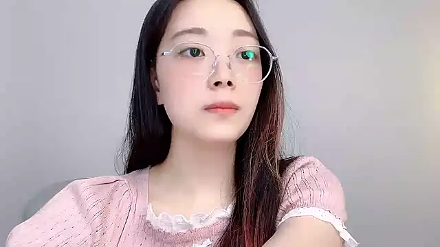 vera999- stripchat live cam model