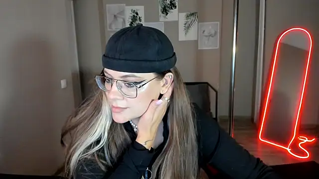 MiraTorson stripchat live cam model