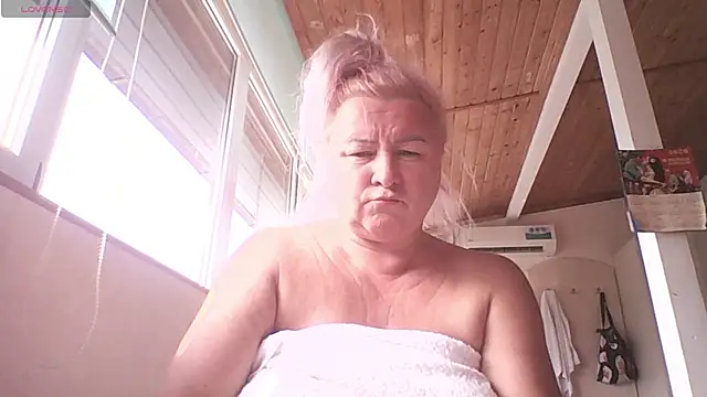 mira_robinsonnn stripchat live cam model