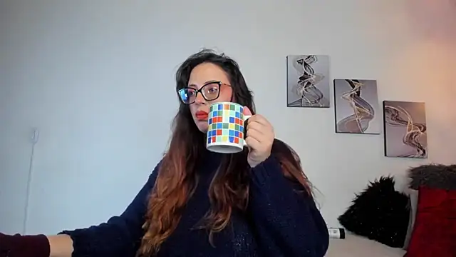 Rossi_ss1 stripchat live cam model