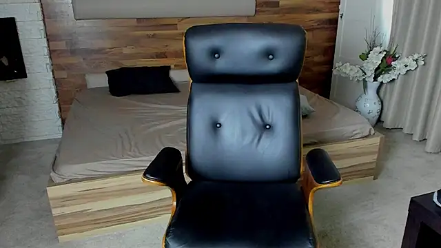 IvanHydee stripchat live cam model